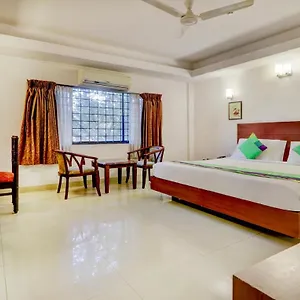 Отель Treebo Trend Central Museum Road, Thrissur
